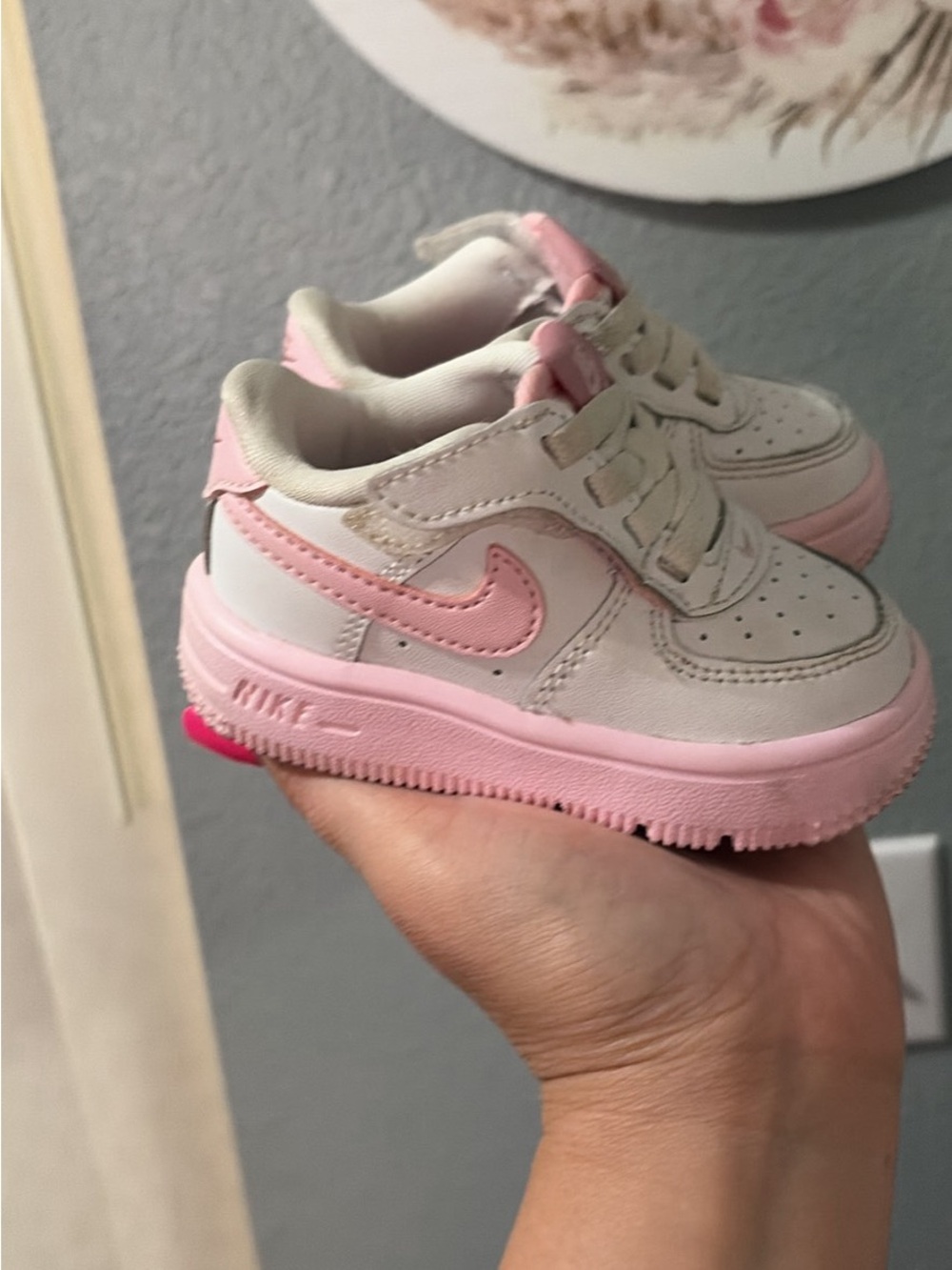 Toddler girl pink&white nike Air Force 4T